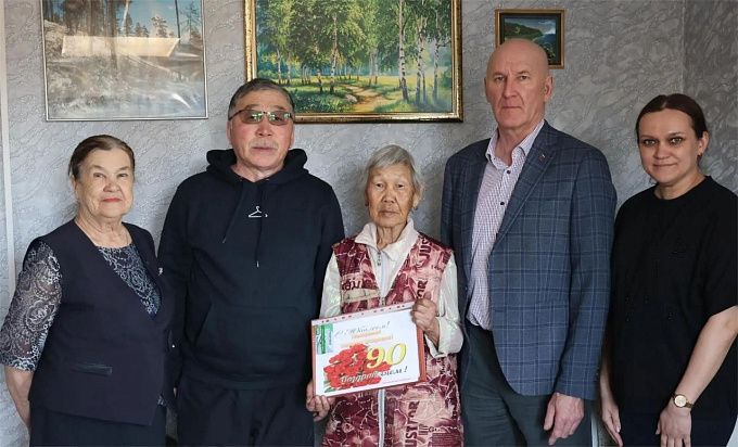 На севере Бурятии долгожительница отметила 90-летие