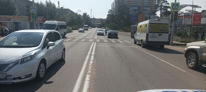 В Улан-Удэ на пешеходном переходе сбили девушку