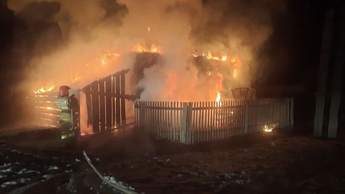 В Бурятии из-за непотушенной сигареты сгорел жилой дом