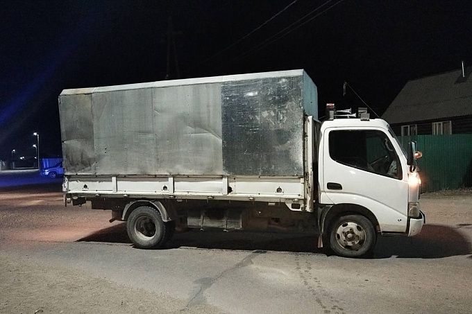 Женщина попала под колеса грузовика в Бурятии