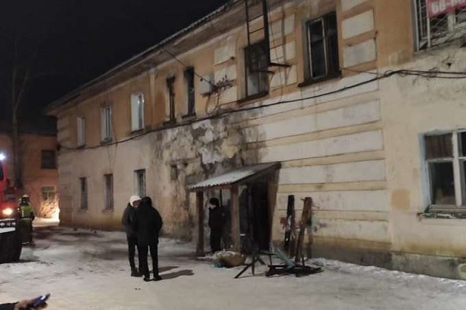В Улан-Удэ на крупном пожаре спасли 15 человек