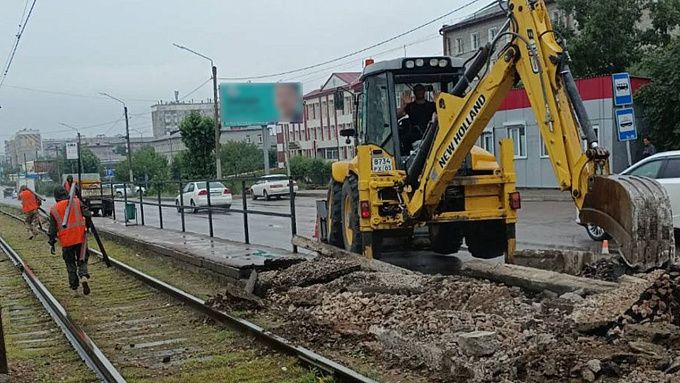В Улан-Удэ демонтируют трамвайную остановку