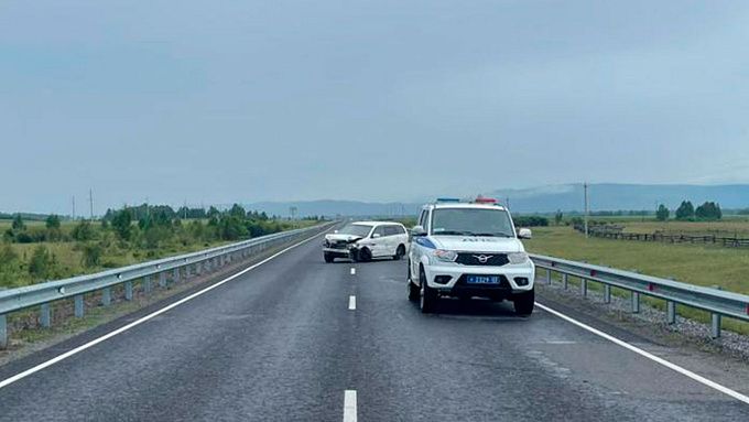 В Бурятии автоледи не справилась с управлением и влетела в ограждение