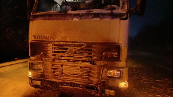 Фура и кроссовер столкнулись на федеральной трассе в Бурятии