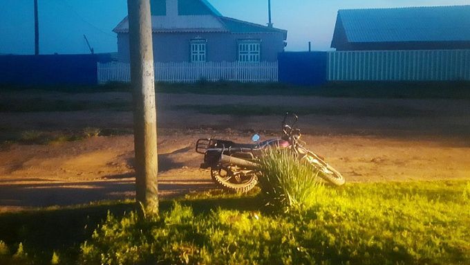 В Бурятии молодой мотоциклист влетел в столб