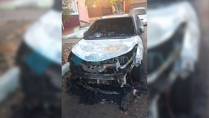 Неизвестный поджег машину в Улан-Удэ