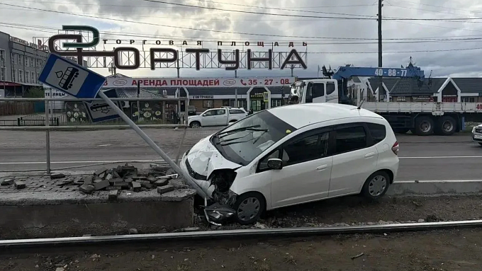Протаранивший остановку в Улан-Удэ водитель был пьян