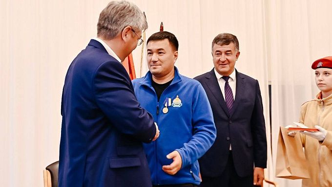 «Воля, характер и взаимная поддержка»: в Бурятии наградили ветерана СВО
