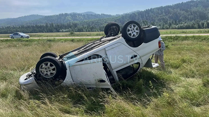 В Бурятии водитель легковушки перевернулся и попал в больницу
