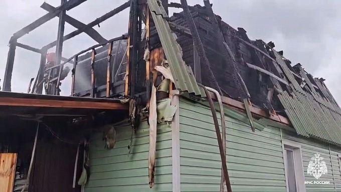 Пять человек спаслись из горящего дома в районе Бурятии