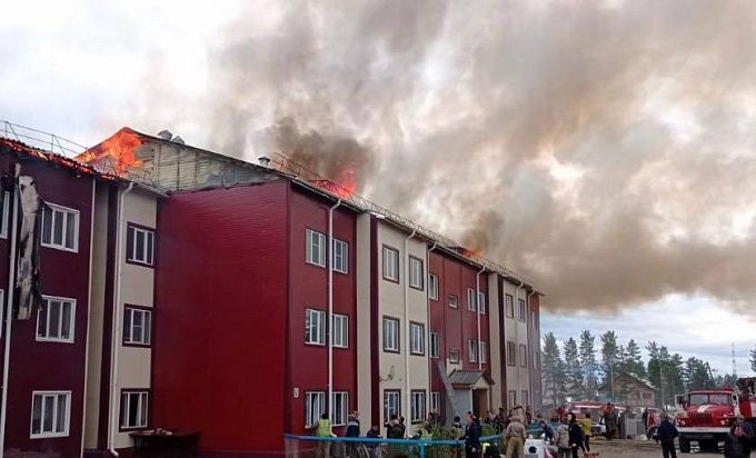В Бурятии огонь охватил сразу два многоквартирных дома (ОБНОВЛЕНО)
