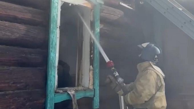 Два человека погибли на пожаре в районе Бурятии