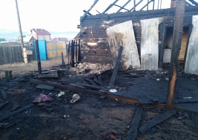 Два человека получили множественные ожоги на пожаре в Улан-Удэ