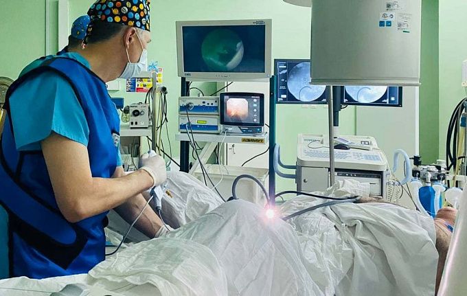 В Улан-Удэ врачи лазером удалили камни из единственной почки пациента