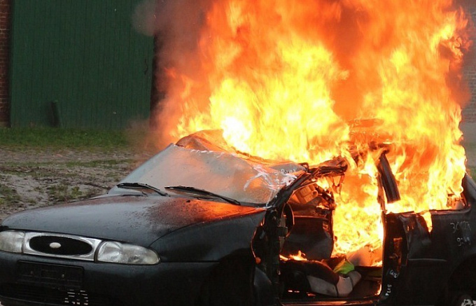 Житель Бурятии пострадал, спасая документы из горевшего авто