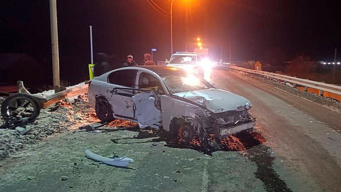 «Лексус» влетел в ограждение на трассе Бурятии. ОБНОВЛЕНО