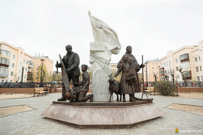 В Улан-Удэ открыли памятник труженикам тыла и детям войны 