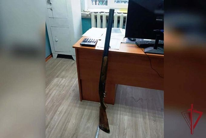 Житель Бурятии нашел огнестрельный сюрприз в сарае