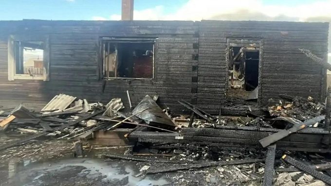 Пять человек спаслись через окно от гибели на пожаре в пригороде Улан-Удэ