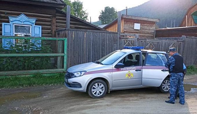Житель Бурятии избил и ограбил приятеля, приревновав к нему жену