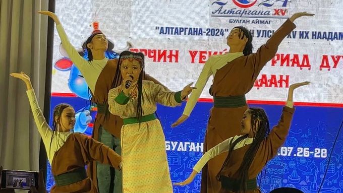 Дюжину медалей завоевали творцы Бурятии на «Алтаргане»