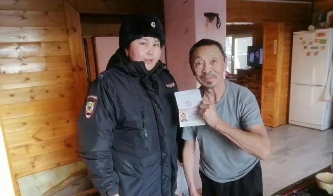 В Бурятии двум пенсионерам с ОВЗ помогли восстановить паспорта