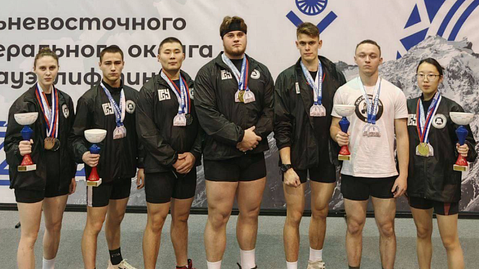 Чемпионами по пауэрлифтингу в ДФО стали бурятские студенты
