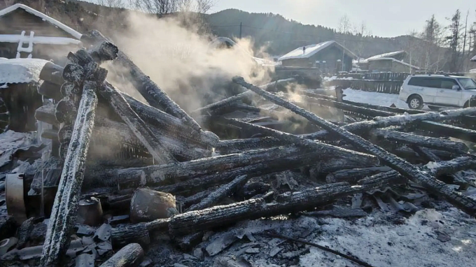 Гараж, трактор и «Жигули» сгорели дотла в селе Бурятии