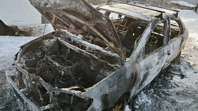 Иномарка сгорела дотла в Улан-Удэ