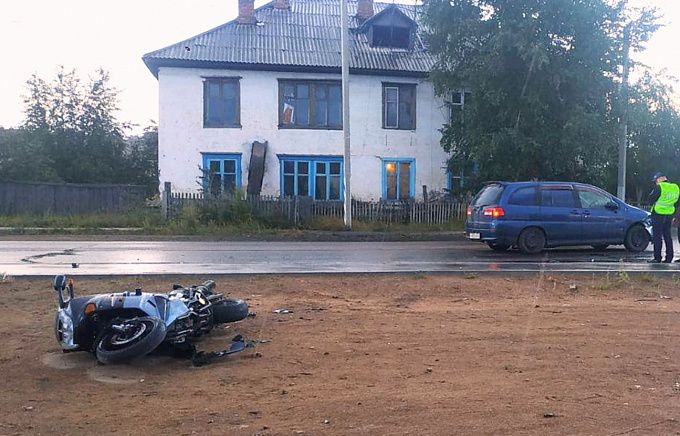 В Бурятии мотоциклист вылетел на встречку и протаранил автомобиль