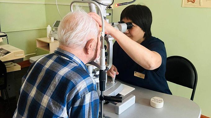 101-летнему дедушке спасли зрение в Улан-Удэ 