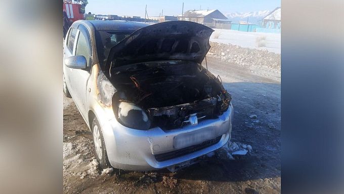 В селе Бурятии горел автомобиль 