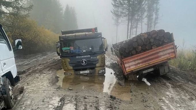 «На бульдозерах будем добираться?»: жители села Бурятии страдают от плохой дороги