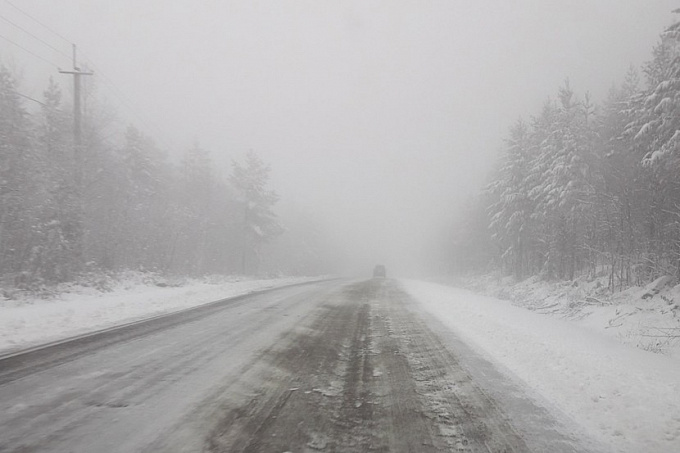 В Бурятии из-за снегопада ограничили движение на перевале Пыхта