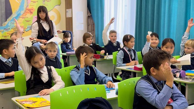 В Бурятии за год в районах трудоустроилось 19 земских учителей 