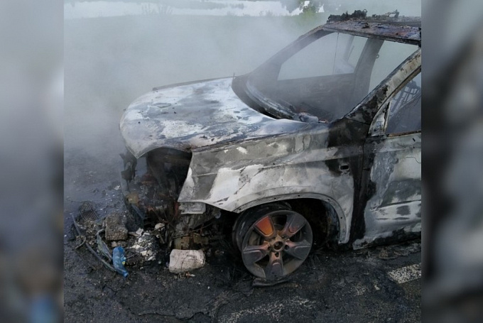 Автомобиль сгорел дотла на трассе в Бурятии
