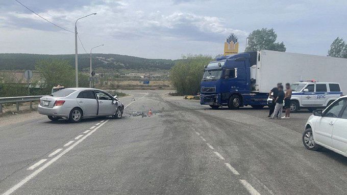 Фура врезалась в легковушку в районе Бурятии. Есть пострадавшие