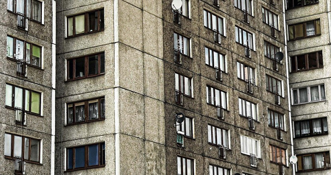 Житель Ангарска упал с 5 этажа при попытке скрыть улики от полиции