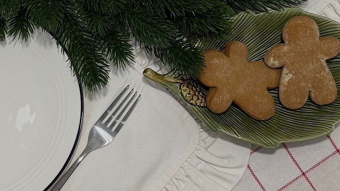 Эксперт рассказала, как украсить стол на Новый год-2026