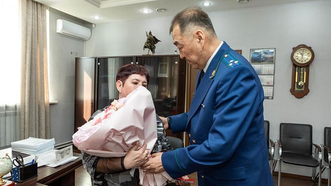 Вдова участника СВО получила медали за погибшего мужа