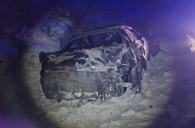 Четыре человека пострадали в перевернувшейся машине на трассе в Бурятии