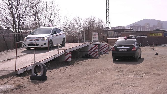 В автошколе Улан-Удэ выявили нарушения при подготовке водителей