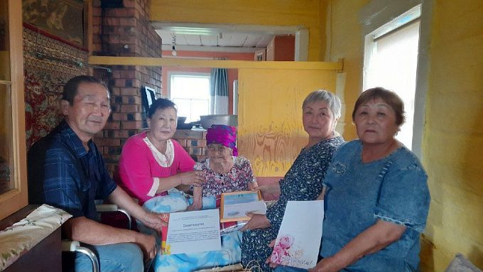 Ветеран труда отметила 95-летний юбилей в Бурятии