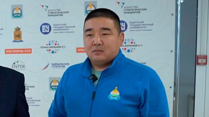 Ветеран СВО проходит стажировку в администрации Улан-Удэ