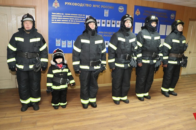 Путин исполнил мечту мальчика из Бурятии, который хотел стать пожарным