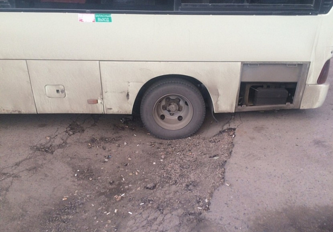 В Улан-Удэ жители Восточного жалуются на дырявые дороги