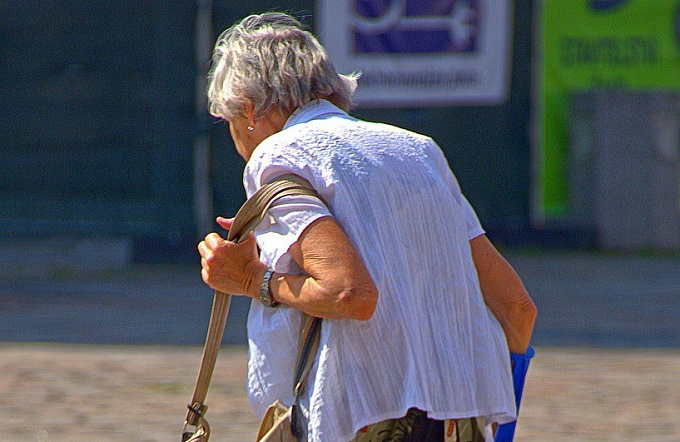 Уроженка Бурятии ограбила и отобрала костыль у 86-летней пенсионерки
