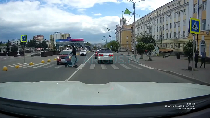 15-летнего самокатчика сбили на зебре в центре Улан-Удэ
