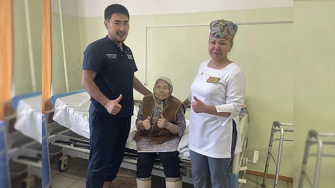 В Бурятии 100-летней пациентке вернули возможность ходить