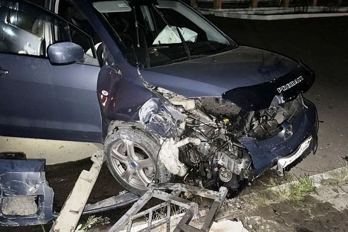 В Бурятии 18-летний парень угнал машину и попал на ней в ДТП